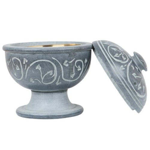 Brûle-encens en stéatite gravée, forme calice avec couvercle et grille, H 10 cm, Ø 9 cm. Livré en boîte individuelle.