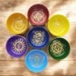 Lot de 7 Bol chantant Tibetain traditionnel en laiton émaillé 7 Chakras Ø 12,5 cm, poids 490 g. - LOT de 7