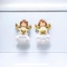 Ange magnétique forme nuage, de couleur blanche et dorée, H. 6.7 cm. Série de 2 assorties.
