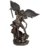 Statue de saint Michel terrassant le démon, en bronze coulé à froid, disponible en plusieurs tailles.