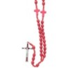 Chapelet sur corde grains en pierre synthetique Ø 8 mm, longueur au cœur 24 cm, croix avec Christ. Livre en boite.
