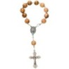 Dizainier sur chaine en bois d olivier Ø 10 cm, fermoir, croix en métal avec Christ..