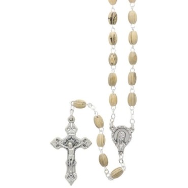 Chapelet grains ovales en bois, Ø 8 mm, chaine couleur argentee, longueur au cœur 36 cm, croix avec Christ.