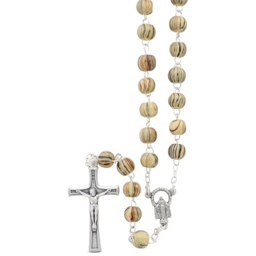 Chapelet grains en bois ronds, Ø 8 mm, chaine couleur argentée, longueur au cœur 36 cm, croix avec Christ différentes couleurs.