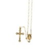 Chapelet grains nacre ronds, Ø 7 mm, chaine couleur dorée, longueur au cœur 30 cm, croix avec Christ. Livré en boite..