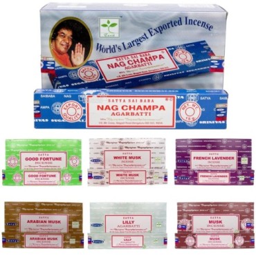 Boite de 12 paquets de batonnets d encens collection Satya 15 g. Plusieurs modeles.