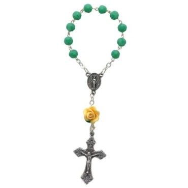 Dizainier sur chaine grains Ø 5 mm et rose, croix metal avec Christ. Disponible en differentes couleurs..