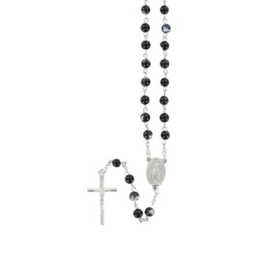 Chapelet grains tachetés 7 mm, chaîne argentée, croix avec Christ, longueur au cœur 34 cm. Plusieurs douleurs..