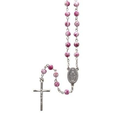 Chapelet grains tachetés ,Ø 7 mm, chaîne couleur argentée, longueur au cœur 34 cm, croix avec Christ.