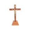 Crucifix bois marron vernis avec Christ métal bronzé sur socle