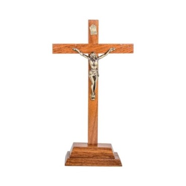 Crucifix bois marron vernis avec Christ métal bronzé sur socle