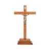 Crucifix bois marron vernis avec Christ métal bronzé sur socle