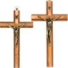 Crucifix en bois marron avec croix en bois d'olivier en relief et Christ métal bronze..
