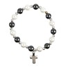 Bracelet sur élastique en hématite avec grains nacrés Ø 8 mm, avec croix..