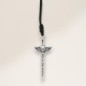 Collier cordon noir, pendentif épée de saint Michel couleur argentée, H 4 cm.
