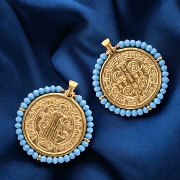 Médaille de Saint Benoit en acier inoxydable doré supérieur avec grains en verre de différentes couleurs, Ø 3 cm.