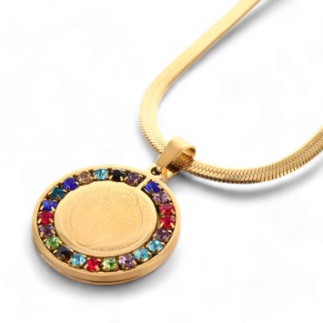 Collier maille serpent L. 45 cm, médaille de St Benoit Ø 2.5 cm en acier inoxydable avec strass de différentes couleurs.