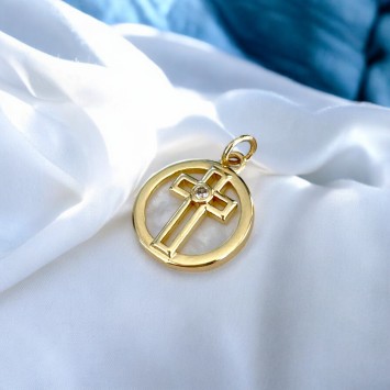 Médaille coquille naturelle avec croix ajourée dorée supérieure et pierres OZ au centre, Ø 1.5 cm