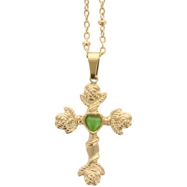 Collier avec chaîne et croix avec rose aux extrémités et cœur au centre, H 2.6 cm en acier inoxydable couleur dorée, ajustable.