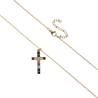 Collier avec chaîne et croix avec des zircons de différentes couleurs H. 2.6 cm, en acier inoxydable, L 45 cm ajustable.