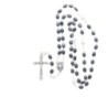 Chapelet grains ovale noir tacheté Ø 7 mm, chaine couleur argentée, longueur au cœur 38 cm, croix avec Christ...