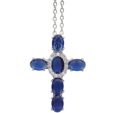 Collier avec chaine et croix H. 3 cm en laiton de couleur argentée. L 40 cm. Existe de différentes couleurs.