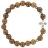 Bracelet sur élastique grains en bois marron Ø 7 mm avec croix métal.