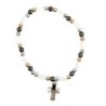 Bracelet dizainier sur élastique grains en nacre ovale et grains en hématite Ø 4 mm, avec croix en métal.