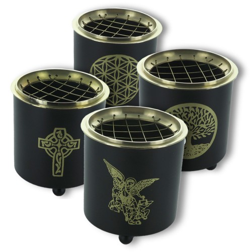 Brûle-encens, H 9,5 cm, Ø 8 cm. Plusieurs motifs. Livré en boîte individuelle.