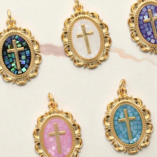 Médaille dentelé en laiton doré supérieur et coquille H.1.8 cm LOT DE 5 ASSORTIS