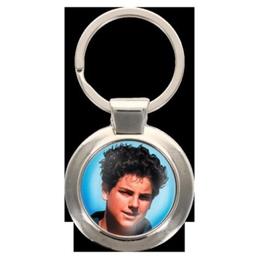 Porte-clés en métal couleur argenté de forme ronde Ø 3.8 cm. Livré en boite cadeaux. Existe avec différents Saints
