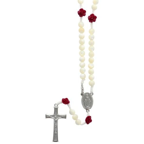 Chapelet corde avec fermoir, grains nacre 7 mm, pater rose céramique, croix métal avec Christ, 21 cm au cœur..