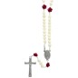 Chapelet corde avec fermoir, grains nacre 7 mm, pater rose céramique, croix métal avec Christ, 21 cm au cœur..