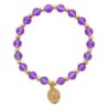 Bracelet sur élastique grains rond en verre Ø 6 mm avec médaille de la V. Miraculeuse de couleur dorée. Différentes couleurs