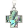 Croix de cou carrée en laiton de couleur argentée et coquille d'ormeau, H. 1.3 cm.