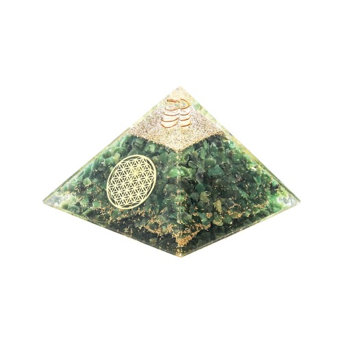 Pyramide Orgonite avec fleur de vie, L. 6 cm. Plusieurs pierres.