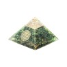 Pyramide Orgonite avec fleur de vie, L. 6 cm. Plusieurs pierres.