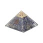 Pyramide Orgonite avec symbole Energie, L. 6 cm. Plusieurs pierres.