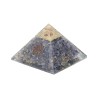 Pyramide Orgonite avec symbole Energie, L. 6 cm. Plusieurs pierres.