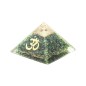 Pyramide Orgonite avec symbole OM, L. 6 cm. Plusieurs pierres.