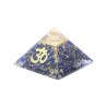 Pyramide Orgonite avec symbole OM, L. 6 cm. Plusieurs pierres.