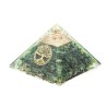 Pyramide Orgonite avec arbre de vie, L. 8 cm. Plusieurs pierres.