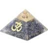 Pyramide Orgonite avec symbole OM, L. 10 cm. Plusieurs pierres.