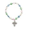 Bracelet sur élastique grains nacrés forme cœur Ø 8 mm, avec croix.
