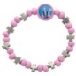 Bracelet sur elastique pour enfant de couleur bleu ou rose, grains en bois et croix  Ø 4 mm et resine de la V. Miraculeuse