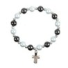 Bracelet sur elastique en hematite avec grains nacres Ø 8 mm, avec croix.