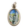 Médaille métal couleur dorée ovale H.1,5 cm avec résine, plusieurs saints.