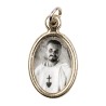 Médaille métal couleur dorée ovale H.1,5 cm avec résine, plusieurs saints.