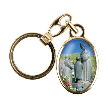 Porte-cles en metal couleur doree H. 3,8 cm avec resine couleur des saints.