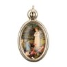 Médaille métal couleur dorée ovale H. 2,5 cm avec résine, plusieurs saints.